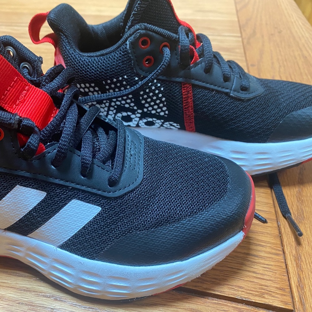 adidas Unisex-Child Ownthegame 2.0 Basketball Shoe Youth 12-1/2